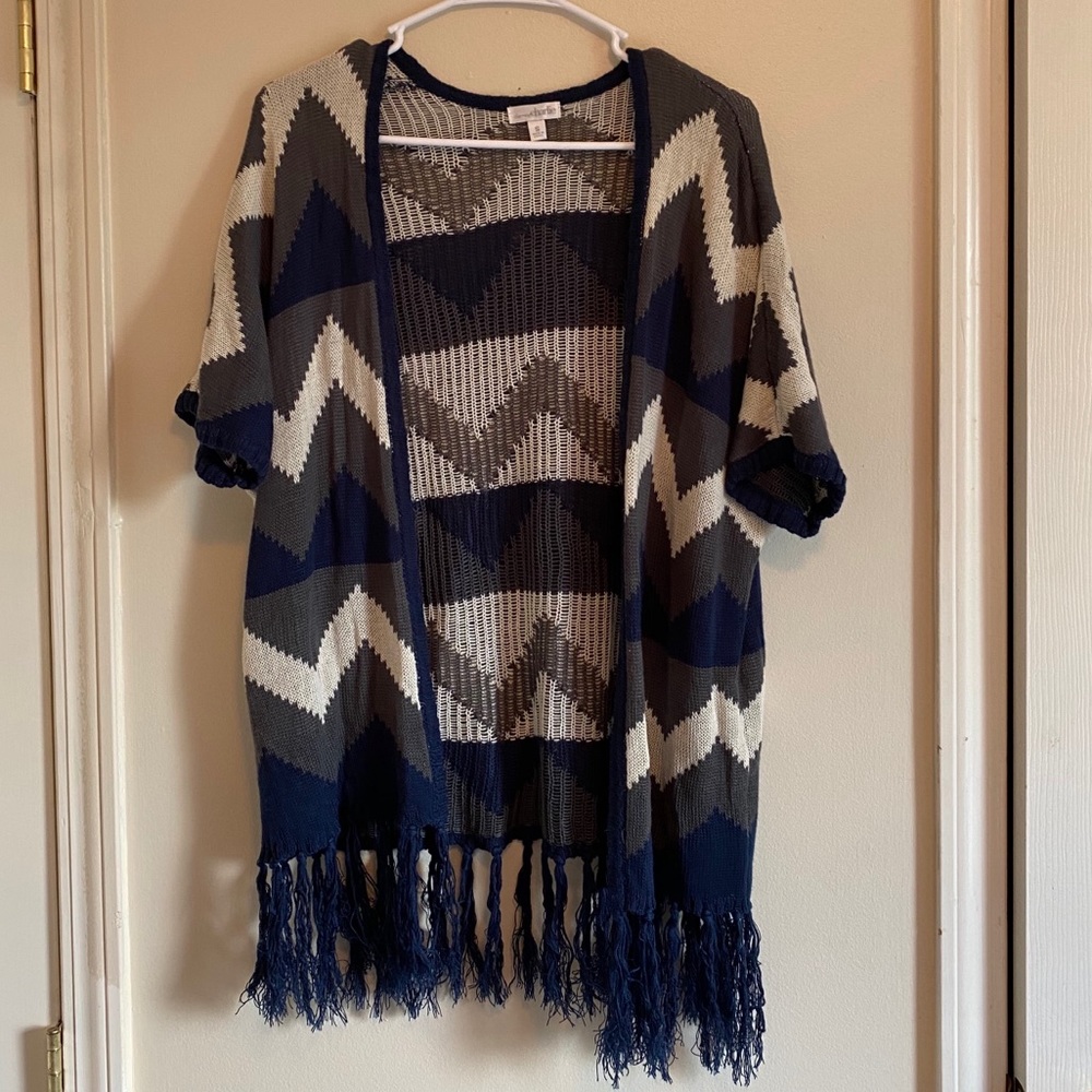 ⭐️Charming Charlie’s Short Sleeve Chevron Cardigan